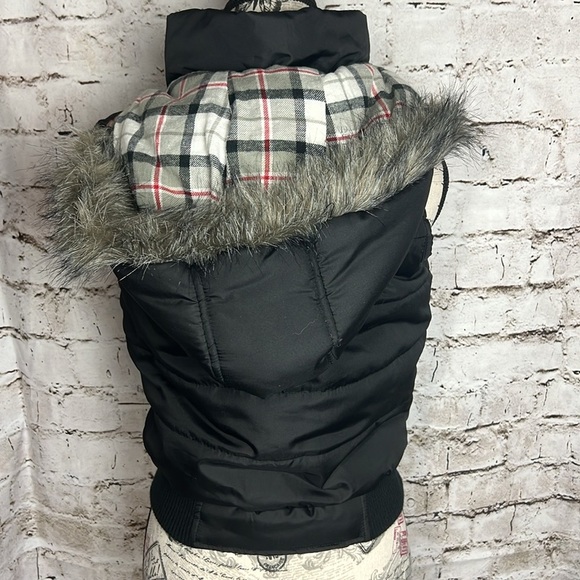 Max Rave Black Puffer Vest w/ Faux Fur Hood Sz M - Picture 4 of 10